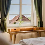 Ferienbauernhof Liesenberg Obstwiesenhaus Pflaumenbaum * Fehmarn